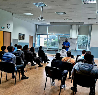 13/09/2023: À Paris, centre Afpa. Intervention auprès des jeunes de la Promo16-18, module FR "Théories du comportement".