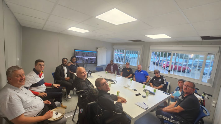 17/09/2025: À Strasbourg, siège du Racing Club de Strasbourg (club pro et centre de formation).  Interventions ce jour pour la LFP auprès de l'équipe professionnelle de Ligue 1 premièrement, du Top Management ensuite puis des supporters. Interventions sur la lutte contre les discriminations. 