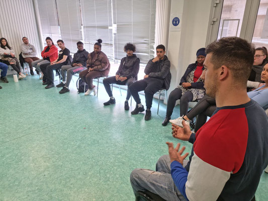 07/04/2022: À Creil. École de la 2ème chance. Intervention de Sofyane Mehiaoui, sportif de haut niveau, international français, président du Paris Basket Fauteuil.