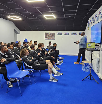 15/12/2025: À Caen ce jour, siège du Stade Malherbe de Caen (club pro et centre de formation).   Interventions ce jour pour la FFF auprès de:   1- L'équipe professionnelle  2- Le Top Management (Président, coach et équipes de management). Lutte contre les discriminations. 