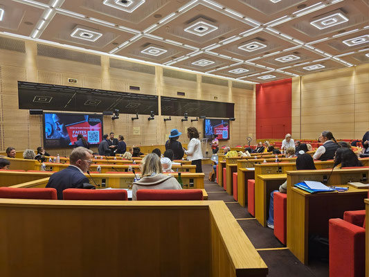 14/09/2024: À Paris, Palais du Luxembourg (Sénat). Participation de FR - Tous uniques, tous unis aux 3e Assises Nationales contre les Féminicides. Événement organisé par l'AFVF (Association des Familles de Victimes de Féminicides) en présence de Madame Élisabeth Moreno, ancienne Ministre déléguée à l'égalité Femmes/Hommes.