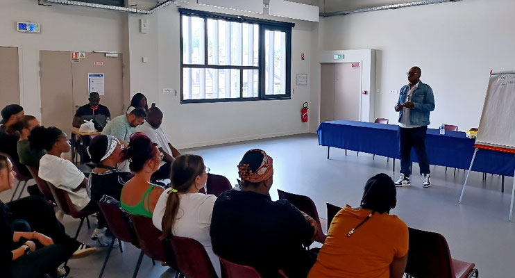 17/06/2025: Montfermeil, centre Jules Verne. Intervention auprès des professionnels de la jeunesse (éducateurs, représentants petite enfance, pmi) sur la thématique de la prostitution des mineurs.