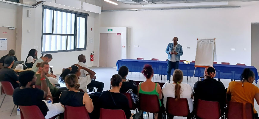 17/06/2025: Montfermeil, centre Jules Verne. Intervention auprès des professionnels de la jeunesse (éducateurs, représentants petite enfance, pmi) sur la thématique de la prostitution des mineurs.