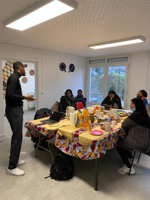 15/01/2022: Intervention d'Éro Ngoubili auprès des entrepreneuses de l'association "Générations solidaires" à Mantes-la-jolie. 