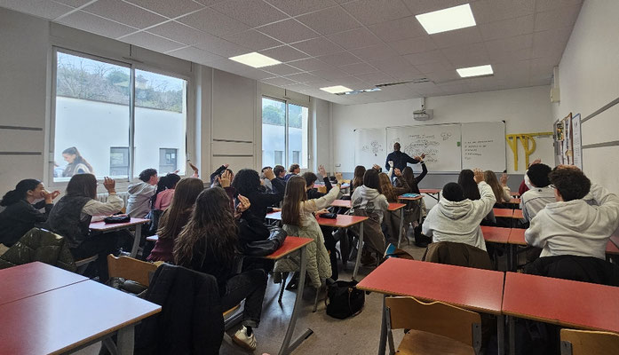 04/12/2025: À Valence toute la journée, Institution Notre Dame. Nous continuons nos interventions auprès de toutes les classes de seconde de l'établissement.   Démarrage de 2 nouveaux cycles avec 2 nouvelles classes. 