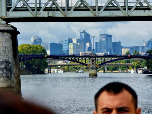 29/09/2022: Croisière sur la scène de Saint-Ouen à la Défense. Université de rentée de la ligue des jeunes talents, visite par la Seine des chantiers olympiques en vu des jeux de Paris 2024.