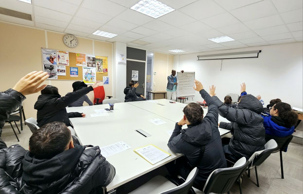 28/11/2025: À Clichy-sous-Bois/Montfermeil, mission locale la Dhuys. Clôture de cycle, module FR "Les dangers de la génération TikTok".