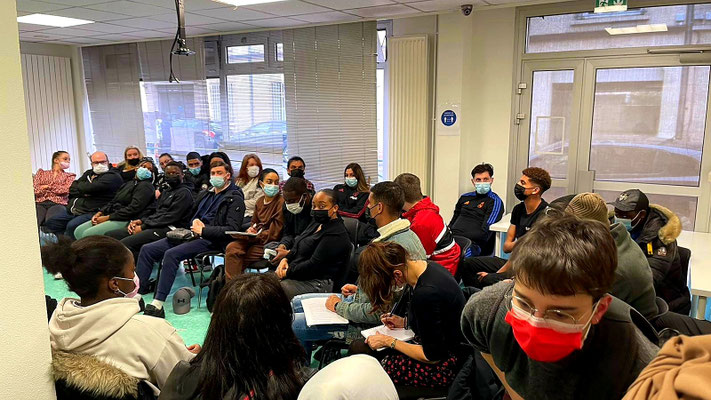 10/02/2022: À Creil. Intervention d'Abdoulaye Kanté module FR "Dialogue Police/Jeunesse"face aux jeunes de l'école de la 2e chance.