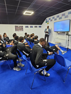 15/12/2025: À Caen ce jour, siège du Stade Malherbe de Caen (club pro et centre de formation).   Interventions ce jour pour la FFF auprès de:   1- L'équipe professionnelle  2- Le Top Management (Président, coach et équipes de management). Lutte contre les discriminations. 