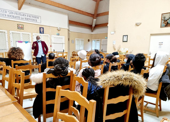 01/12/2021: À Compiègne. Intervention d'Abel Boyi module FR "Théories du comportement" au centre municipal de la Victoire.