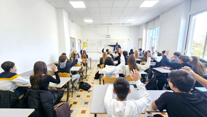 03/11/2025: À Valence, Institution Notre-Dame. Intervention auprès d'une classe de seconde - session 1 du matin.
