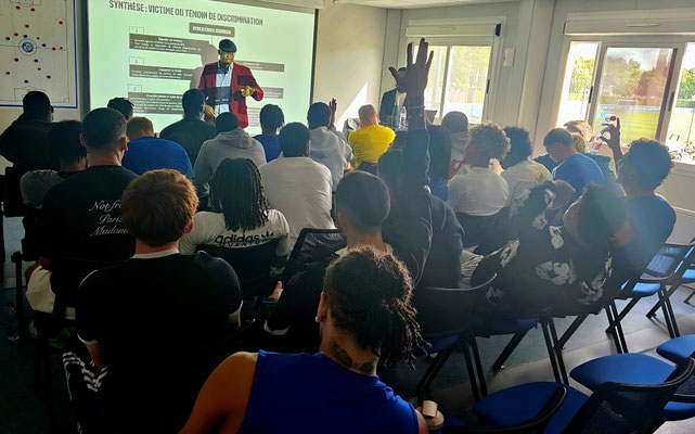 17/09/2025: À Strasbourg, siège du Racing Club de Strasbourg (club pro et centre de formation).  Interventions ce jour pour la LFP auprès de l'équipe professionnelle de Ligue 1 premièrement, du Top Management ensuite puis des supporters. Interventions sur la lutte contre les discriminations. 