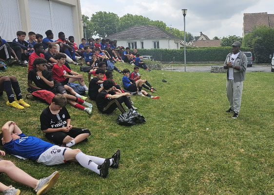 14/06/2025: À Beauvais ce jour, Stade Pierre Omet.Tournoi de foot "Essayons tous Ensemble" avec des jeunes de plusieurs villes, plusieurs quartiers dans le cadre de la lutte contre les rixes.Projet porté par l'Ifep❤️