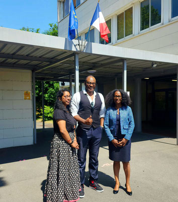 05/06/2023: À Rosny-sous-Bois, collège Saint-Exupéry. Avec à gauche Mme Petit (Principale adjointe) et Mme Balabascarane. Accord de partenariat pour lise en place d'actions sur l'année scolaire 2023-2024.