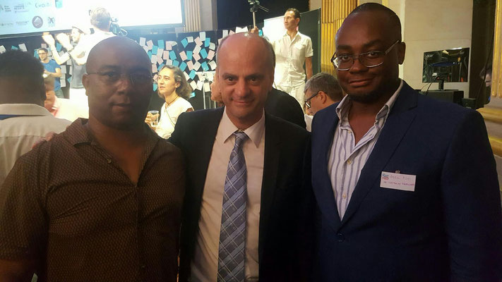 Avec monsieur Jean-Michel Blanquer, Ministre de l'éducation nationale. lors du lancement de "La Grande Équipe de France" à la mairie de Paris le 20/06/17, magnifique projet signé "Bleu-Blanc-Zèbre"  en faveur de la jeunesse.