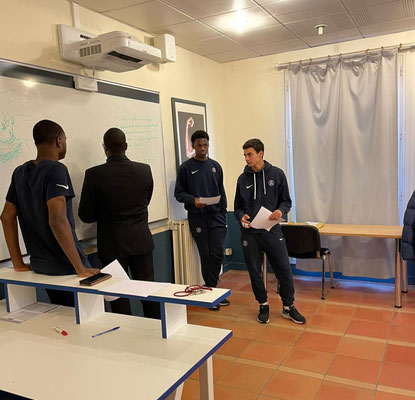 14/02/2023: À Saint-Germain-en-Laye, centre de formation du PSG. Intervention U17 module FR "L'influence numérique du champion"