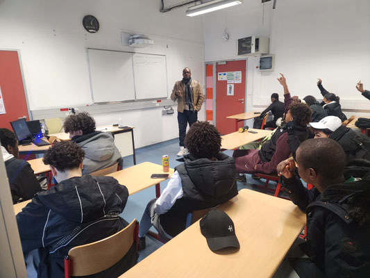 22/01/2024: À Montreuil, lycée Condorcet. Intervention auprès des jeunes du dispositif MLDS, module FR "Théories du comportement".