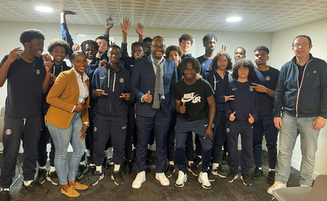 18/04/2023: À Saint-Germain-en-Laye, centre de formation du PSG. Intervention avec Thamar Dorlean et Yoann Lemaire auprès des U16 sur le comportement du champion, le respect de la femme et la lutte contre l'homophobie dans le sport.