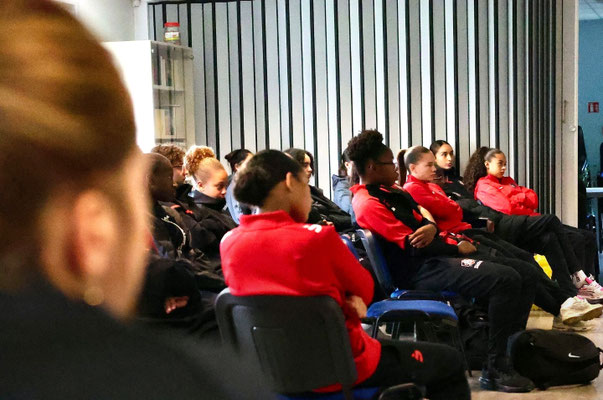 28/10/2025: À Fleury-Mérogis, centre de formation de Football FC Fleury 91. Intervention auprès des footballeuses U15, U17 et U19. Module FR "Être responsable face aux discriminations".