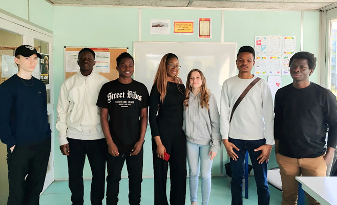 À Meudon, centre Afpa. Intervention de Jenyfer Magweth auprès des jeunes de la Promo16-18, module FR "Les addictions".