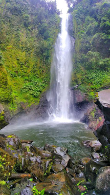 costa rica turrialba san antonio catarata la muralla