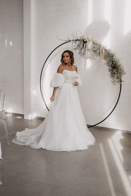 Fotoshooting mit Model im Brautkleid