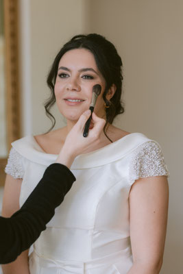 make up artist bei der arbeit in Bonn