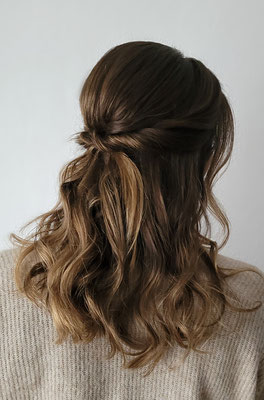 halboffene wellen frisur schulterlange braune haare 
