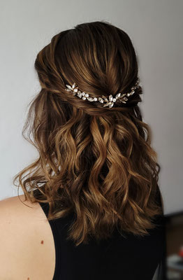 Locken kurze braune Haare