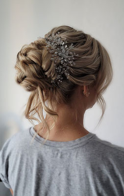 mittelhoher Dutt blonde haare