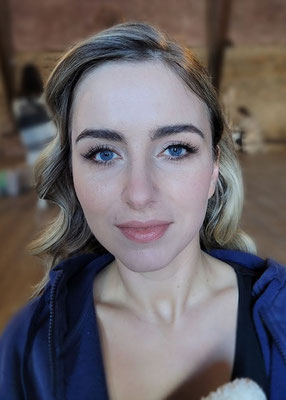 Braut mit smokey eyes makeup und wellenfrisur Köln