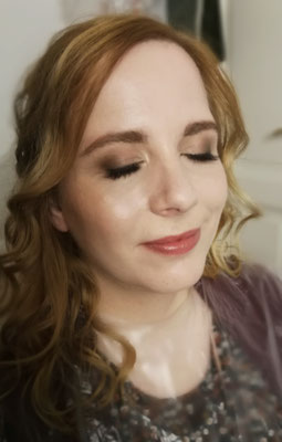 Brautstyling smokey eyes und Locken für Hochzeit Köln