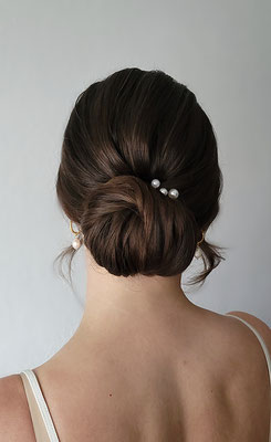 Duttfrisur braune haare mit perlen