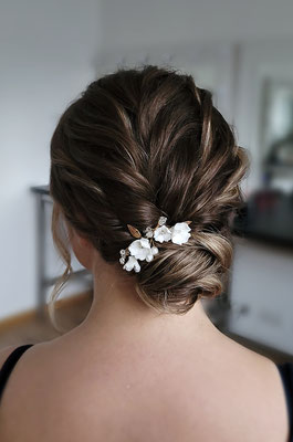 Hochsteckfrisur braune haare Perlenkamm