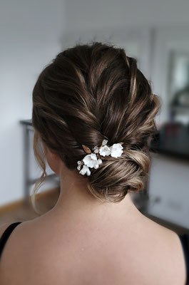 Hochsteckfrisur braune haare Perlenkamm