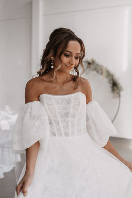 Brautkleid mit Spitze und glitzer
