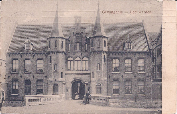 009 Ansichtkaart-Gevangenis Leeuwarden