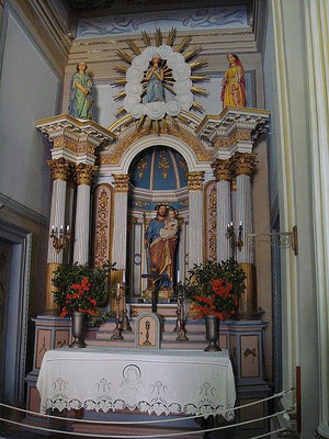 Detalle del altar de la Capilla.