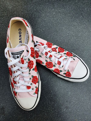 all stars bruid onder trouwjurk