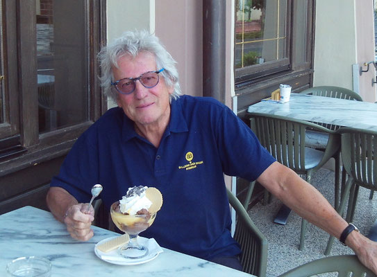 Eierlikörbecher im Cafe Zentral