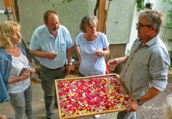 beim Andert mit Rosenblüten Trocknung