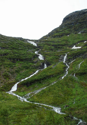 viele Wasserfälle