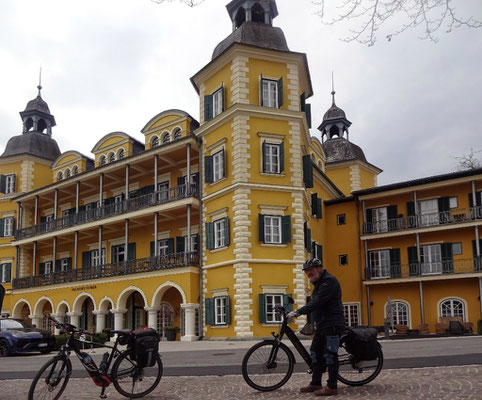 Vorm Schloss Hotel in Velden