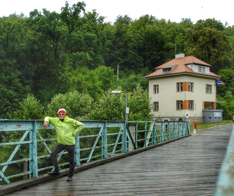 auf der berühmten Brücke mit ehemaliger tschechischer Grenzstation