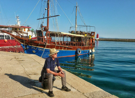 Am Hafen mit neuem Hut