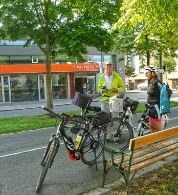 Abfahrt vor dem Wiener Hotel