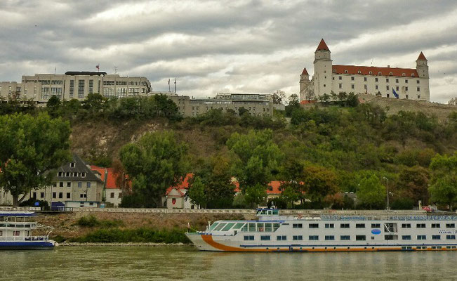 Bratislava mit Burg und Parlament