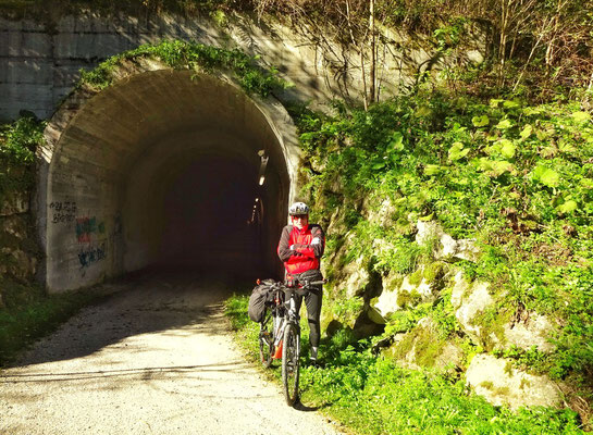 saukalt im Rad Tunnel