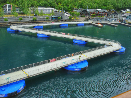die Pier fährt aus