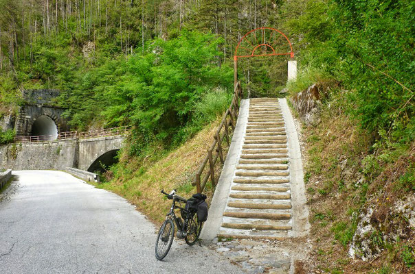 Rechts geht der Radweg!